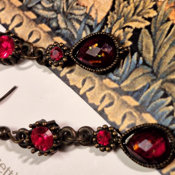 Romantic Red Rhinestone Earrings with Intricate Metalwork - Picture 6 of 8